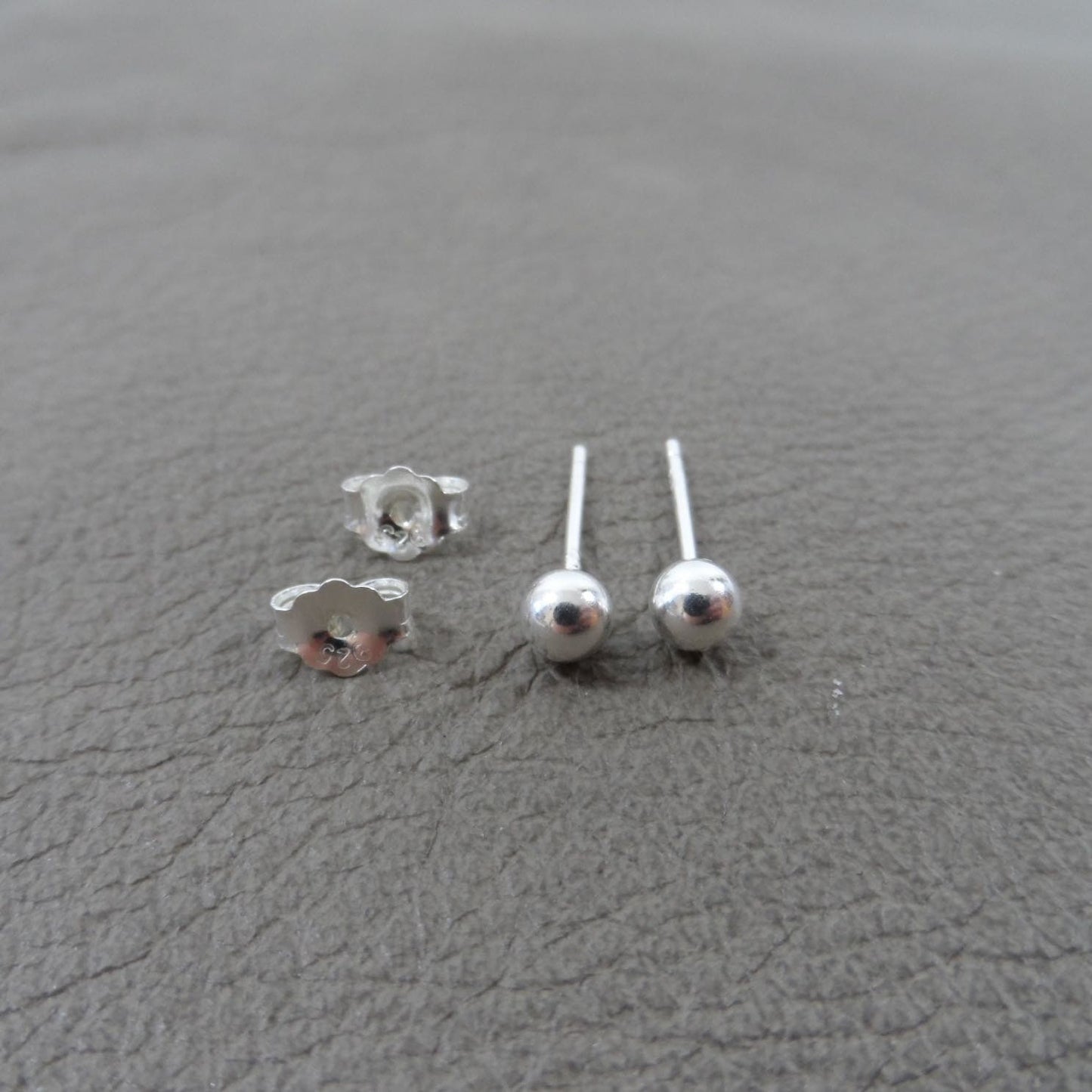 Ball Stud Earrings-4mm