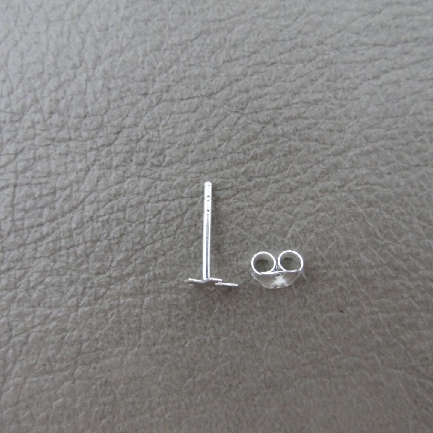 SINGLE Tiny Cross Stud Earring