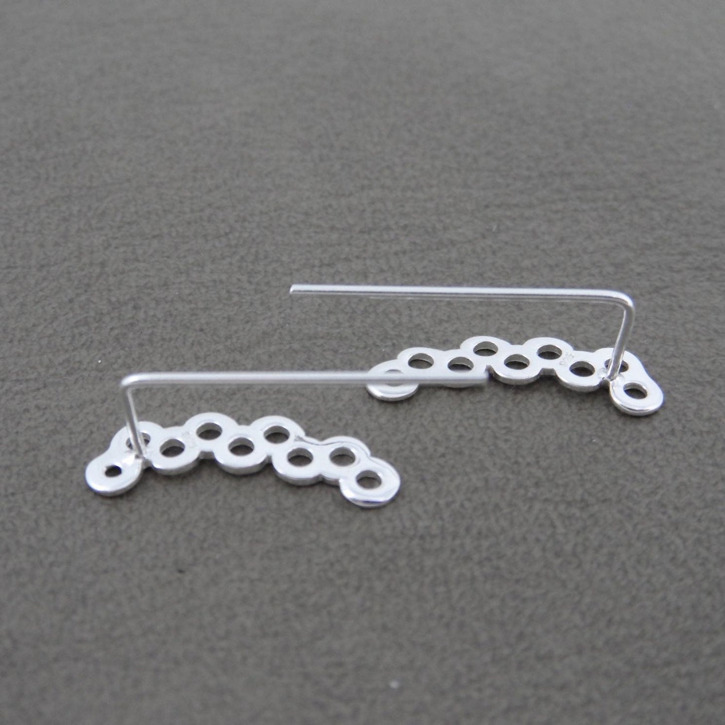 Tiny Circles Ear Climber in Sterling Silver, Circle Silver Ear Climbers, Silver Ear Crawler, Ear Pin, Modern Earrings, Minimalist Earrings