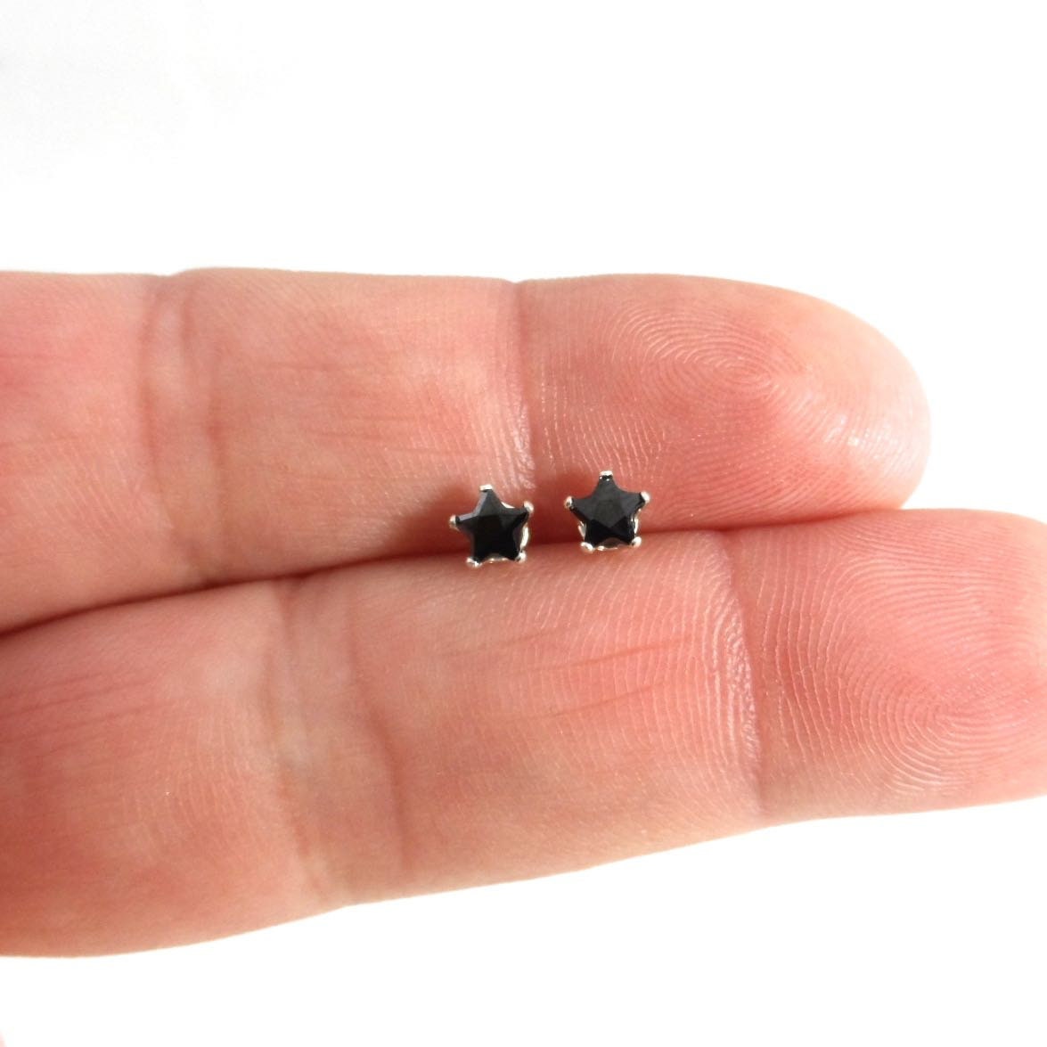 Black Star Earrings-4mm