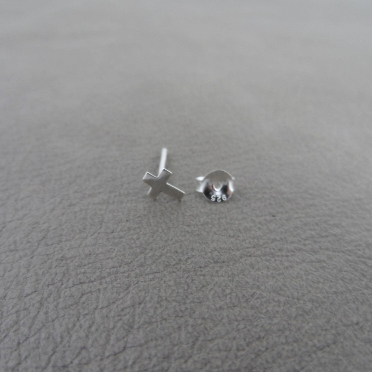 SINGLE Tiny Cross Stud Earring