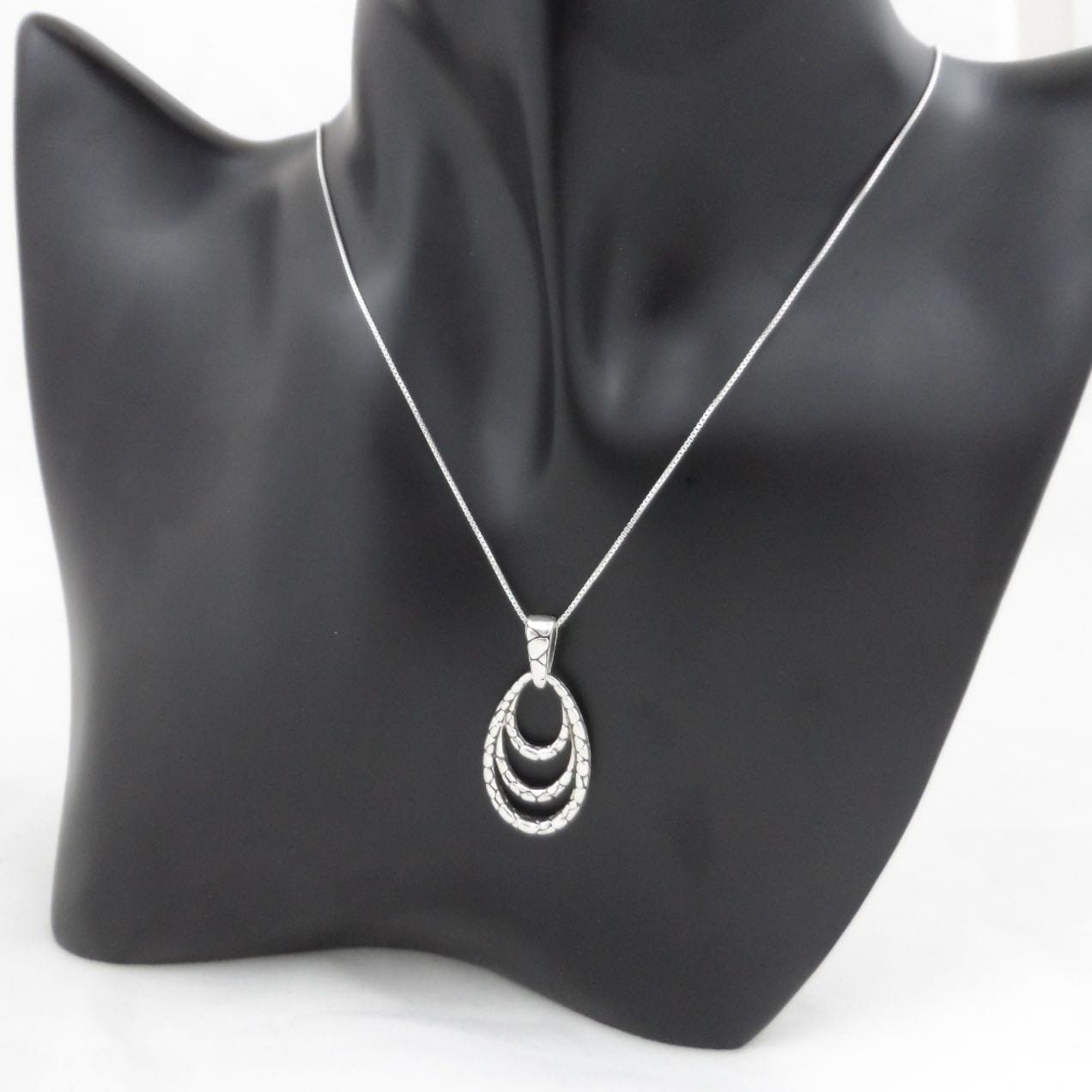 Modernist Necklace in Sterling Silver