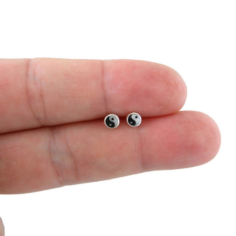 Tiny Yin Yang Sterling Silver Earrings, Ying Yang Earrings,Yin Yang Studs, Tiny Studs, Cartilage Studs, Minimalist Earring, Yin Yang Jewelry